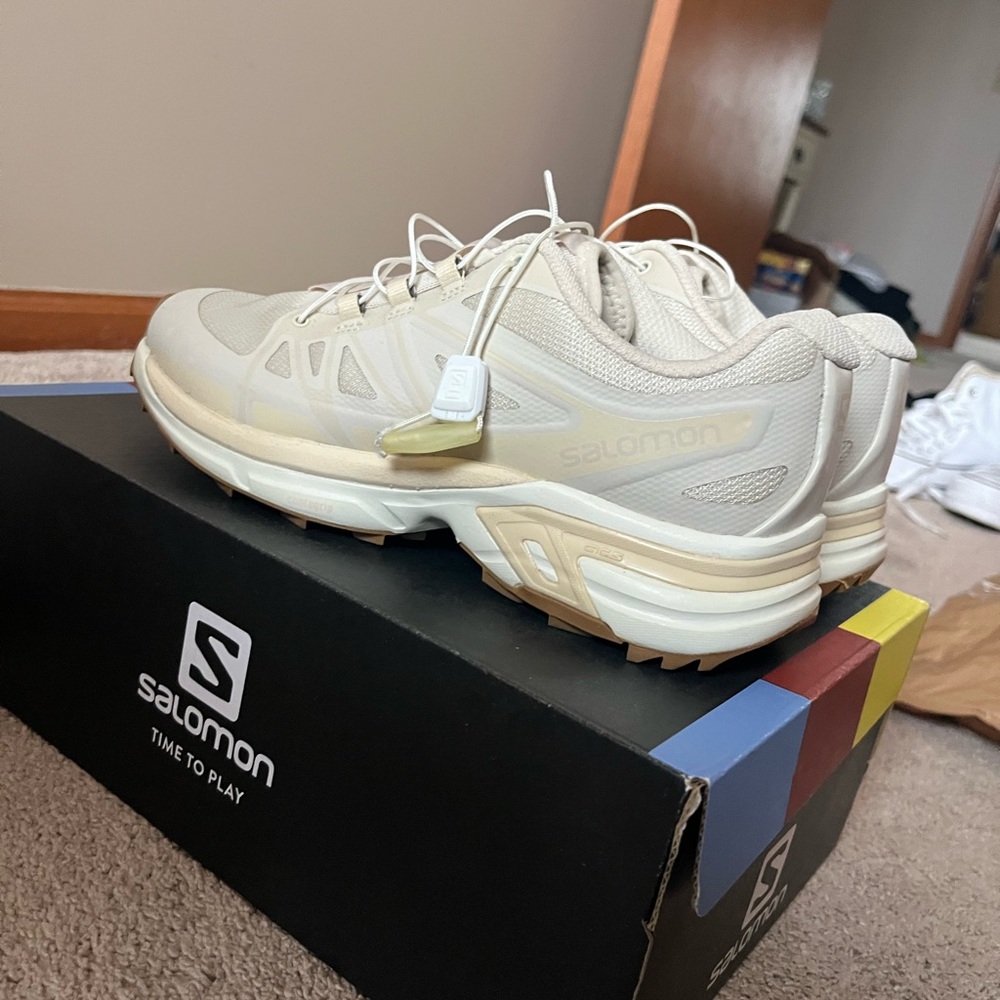 Salomon’s xt-wings beige NWT